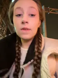 FroggyAnna webcam stripchat model stream image