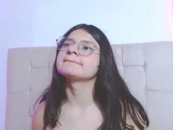 mckennahot303av webcam model stream image