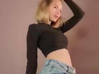 gwenkevwitch webcam model stream image