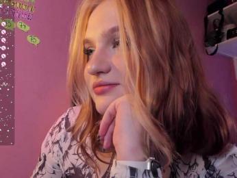 CarolineLovers webcam model stream image