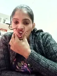 Mohni_love webcam stripchat model stream image