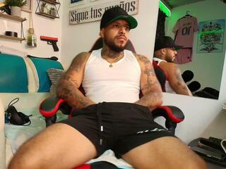 Leenar Key webcam model stream image