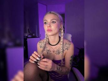 EmmaGoodGirl webcam model stream image