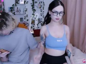 meow_on_da_cam webcam model stream image