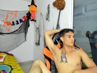 Kenshi Roa webcam model stream image