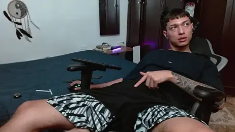 aaron_blug webcam stripchat model stream image