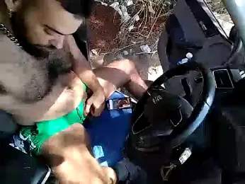 HairyPigTop webcam model stream image