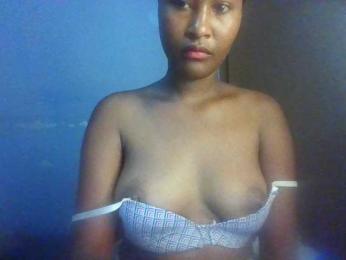 Sweet-boo webcam bongacams model stream image