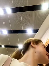 Honey___Hot webcam model stream image