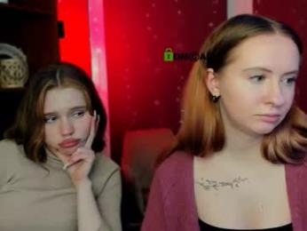 mila_glow webcam model stream image