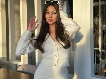 LeahReel webcam model stream image