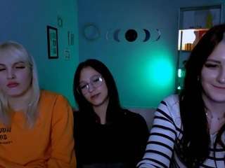 leona-light webcam model stream image