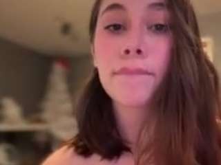 emily-mills1 webcam camsoda model stream image