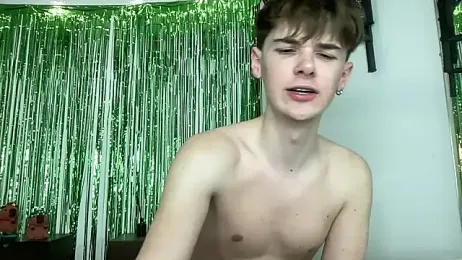 YourMilkyGuy webcam model stream image