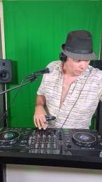 djShyVibes webcam model stream image