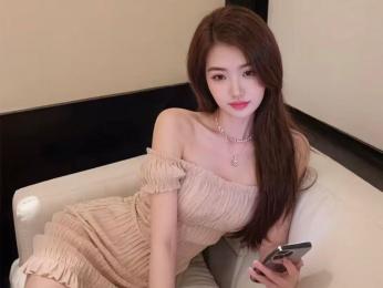 Lilianai webcam model stream image