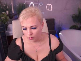 CrystalVibe webcam model stream image