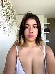 Enyeld_ruru webcam model stream image