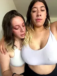 Enyeld_ruru webcam model stream image