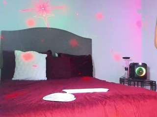 yiaunaniree webcam model stream image