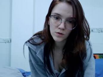 2cringes webcam model stream image