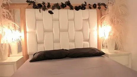 Daphne_And_Roger webcam model stream image