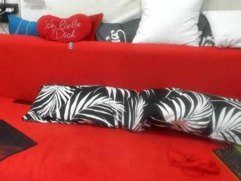 KyliePage1 webcam model stream image