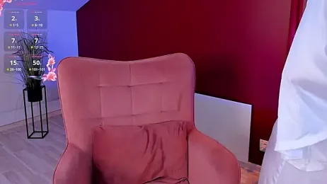 LullyFox webcam stripchat model stream image