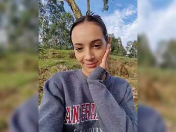 _MissJulia_ webcam model stream image