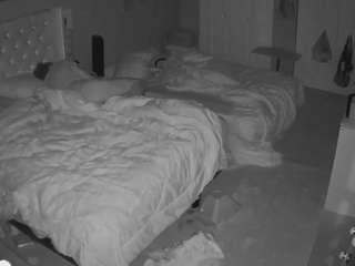 voyeurcam-house-charleys-room webcam model stream image