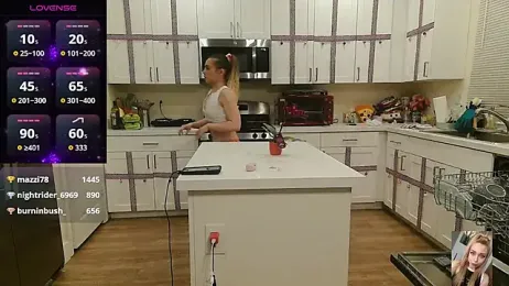 Blondiewithanass webcam stripchat model stream image