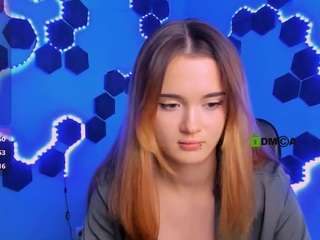 liana-kisses webcam model stream image