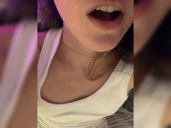 FeeBee webcam bongacams model stream image