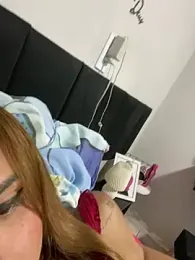 Jullyanaximeness webcam model stream image