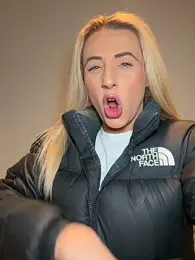 Strongqueen webcam model stream image