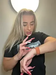 Strongqueen webcam model stream image