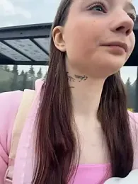hiding-mila webcam model stream image