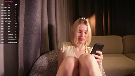 VivianKings webcam model stream image