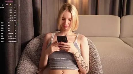 VivianKings webcam model stream image