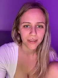 lunawolf21 webcam stripchat model stream image