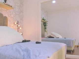 roma-love webcam model stream image