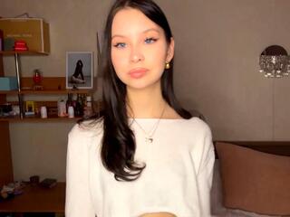 Emma Errett webcam model stream image