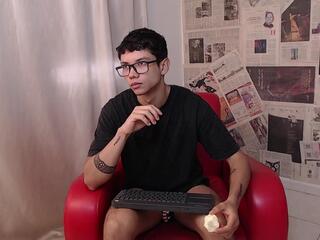 Logan Newman webcam flirt4free model stream image