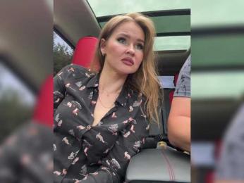 Double_seasoning webcam model stream image