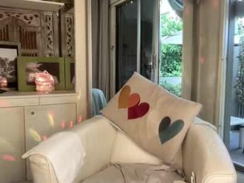 gl1tter_barbie webcam model stream image