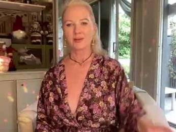 gl1tter_barbie webcam model stream image