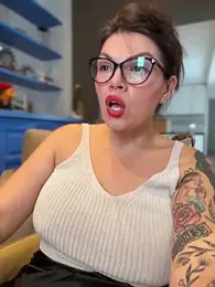 CarlaConnorTV webcam model stream image