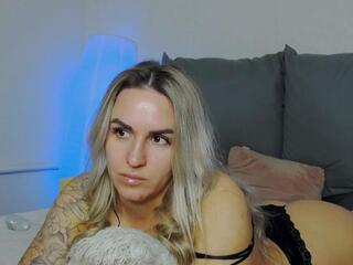 Kira Mae webcam model stream image