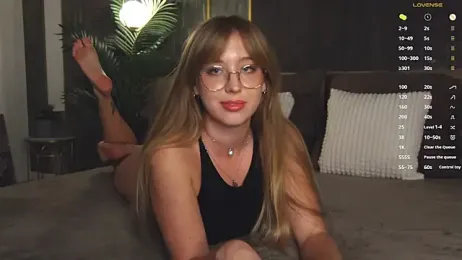 LoraineLuff webcam model stream image