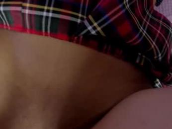 yinyang_luar webcam model stream image